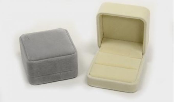 ΒΕΛΟΥΔΙΝΟ ΚΟΥΤΙ ΒΕΡΩΝ 7cm x 7cm x 4cm