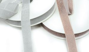ΚΟΡΔΕΛΑ ΒΕΛΟΥΔΙΝΗ ΜΕ ΑΣΗΜΙ ΓΚΛΙΤΕΡ 2.5cm x 25Y 0501367
