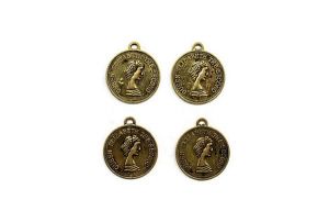 Μεταλλικό  queen elizabeth 2,5χ2,9 cm
