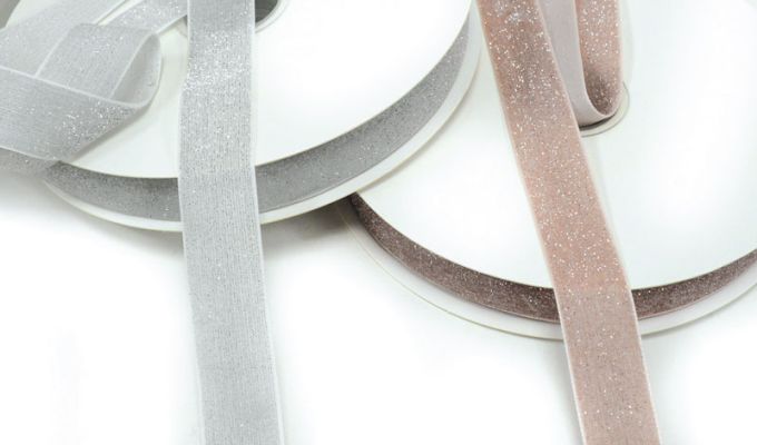 ΚΟΡΔΕΛΑ ΒΕΛΟΥΔΙΝΗ ΜΕ ΑΣΗΜΙ ΓΚΛΙΤΕΡ 2.5cm x 25Y 0501367