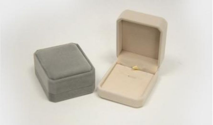 ΒΕΛΟΥΔΙΝΟ ΚΟΥΤΙ ΣΤΑΥΡΟΥ 7cm x 8.5cm x 4cm
